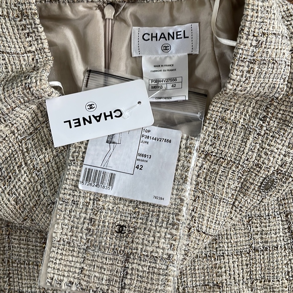 NEW Chanel Spring 2010 tweed mini skirt - Picture 2 of 7